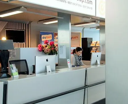 Short Group De Pijp District *